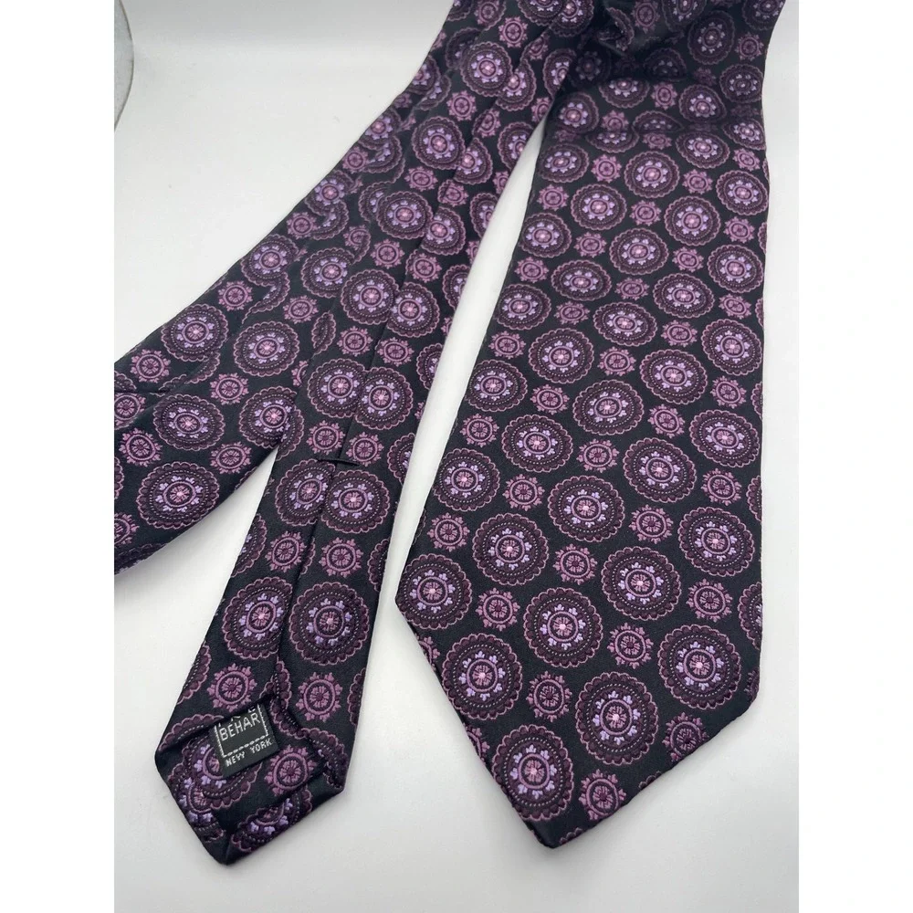 Ike Behar New York Mens Silk Tie Purple Black Medallion Geometric Hand Tailored